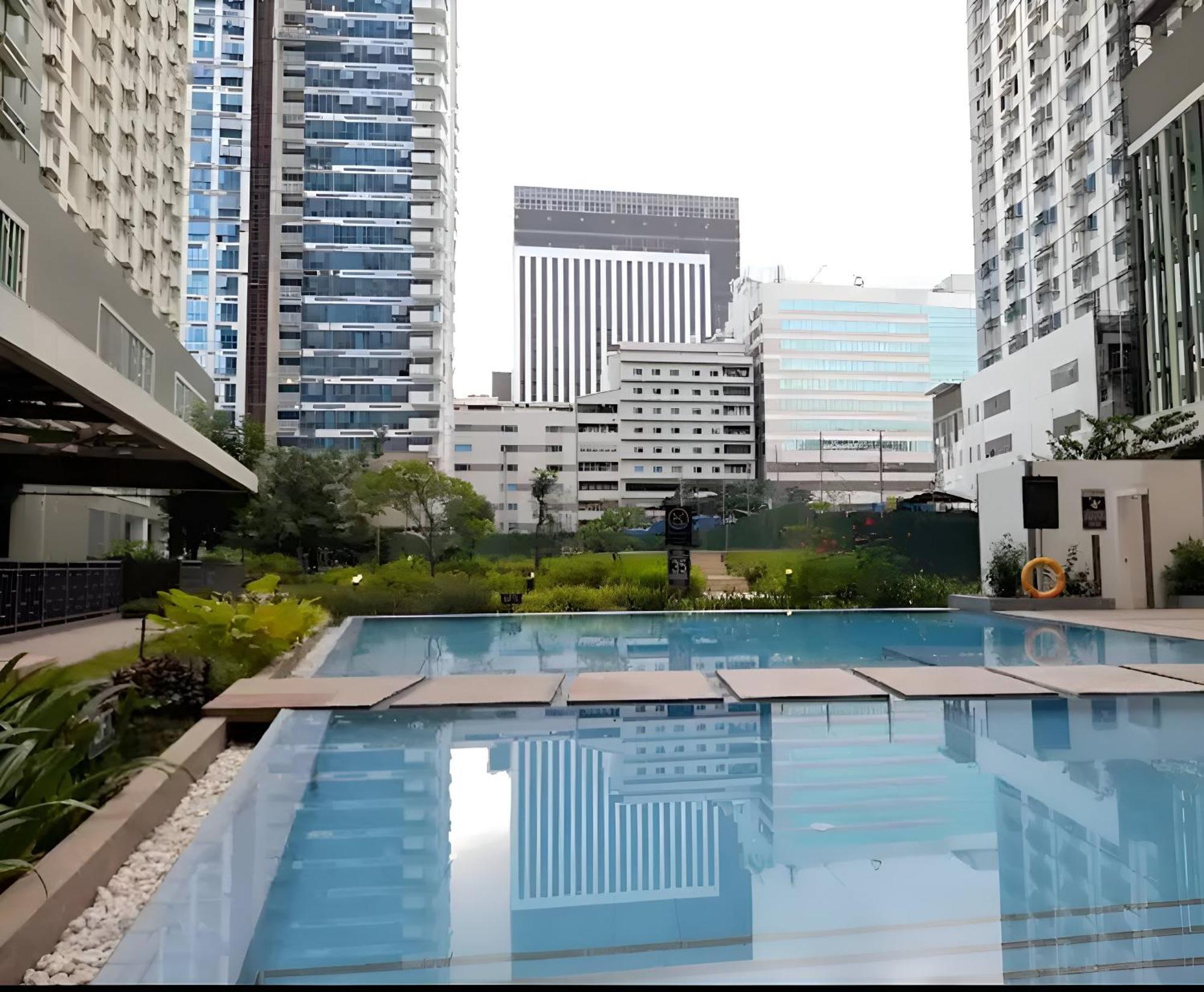 Cebu City Scape At Cebu It Park Екстериор снимка